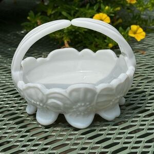 Rare~Vintage~Westmoreland~Milk Glass~Dogwood Flower Basket/Candy~Dish~G12